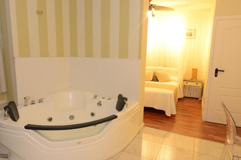 Tu Mansion Guest House Navalcarnero Bagian luar foto